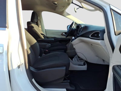 2020 Chrysler Voyager LX