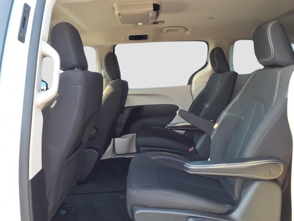 2020 Chrysler Voyager LX