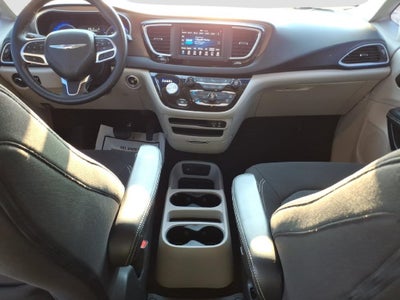 2020 Chrysler Voyager LX