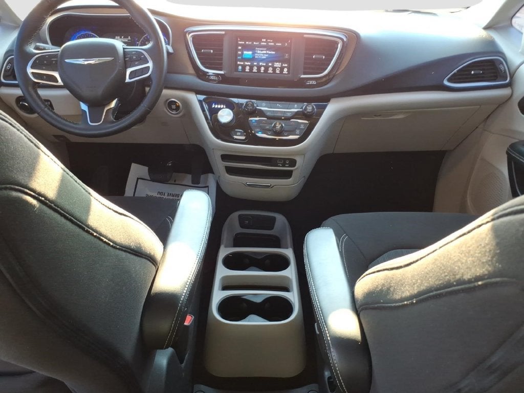 2020 Chrysler Voyager LX