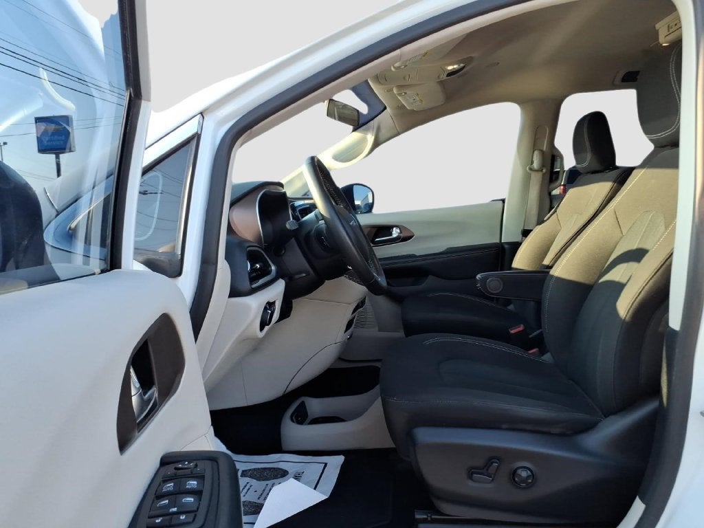 2020 Chrysler Voyager LX