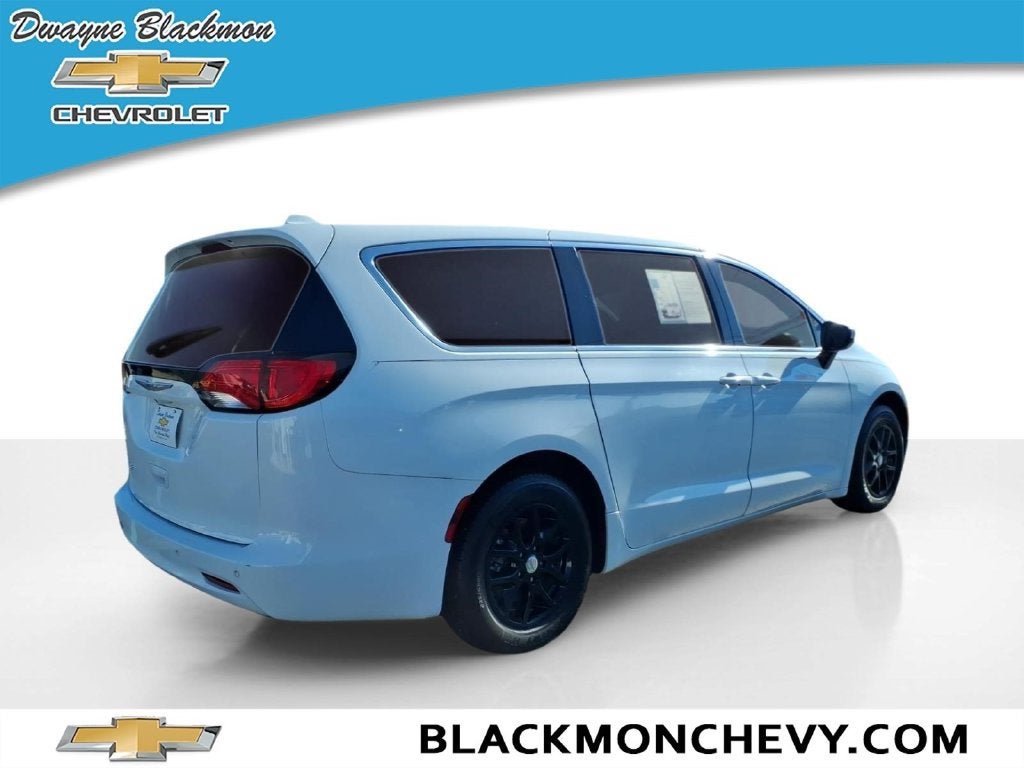2020 Chrysler Voyager LX