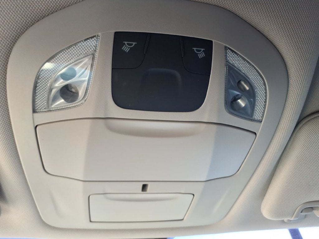 2020 Chrysler Voyager LX
