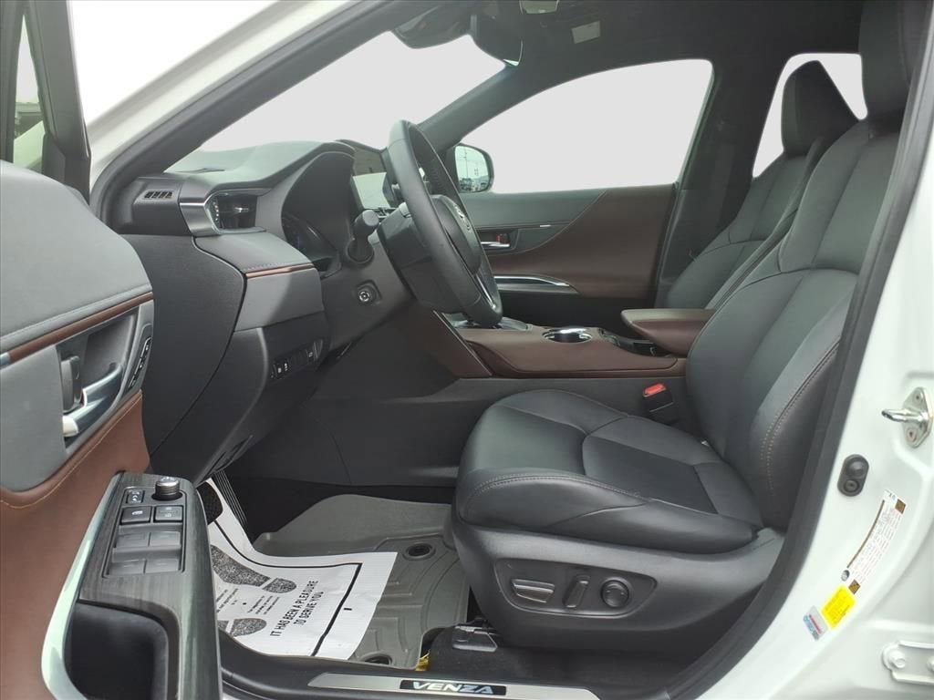 2024 Toyota Venza LE